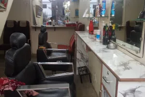 manish men's parlour