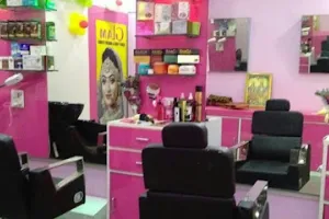 Glam Beauty Care &amp; Make Up Studio