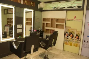 Patil Beauty Salon &amp; Academy